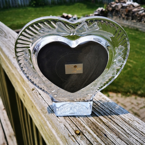 Vintage Studio Nova Crystal Frosted Glass Heart and Bows Picture Frame - Picture 7 of 14